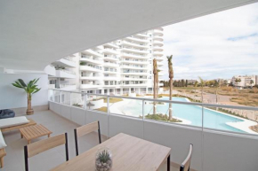 Global Properties, Apartamento con terraza y vistas a la piscina en Gran Canet